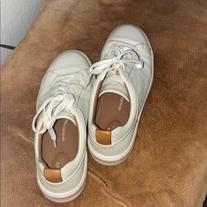 Clark’s Un Maui  woman white leather lace up casual sneaker shoes